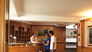 Receptie hotel Miralago