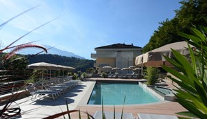 Hotel Ambassador zwembad