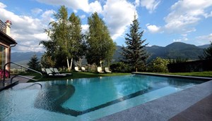 Hotel Lagorai tuin en zwembad