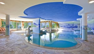 Hotel Lagorai binnen zwembad