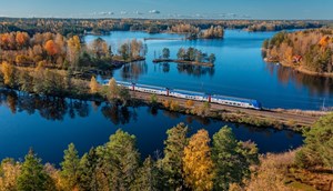 Trein door landschap ©Jann Lipka imagebank.sweden.se